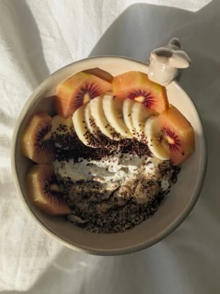 Colours in the bowl and around 🙂‍↔️ #Moleculla #colourfulfood #wellness #integrativenutrition #longevity @iinalumni @nutritionschool